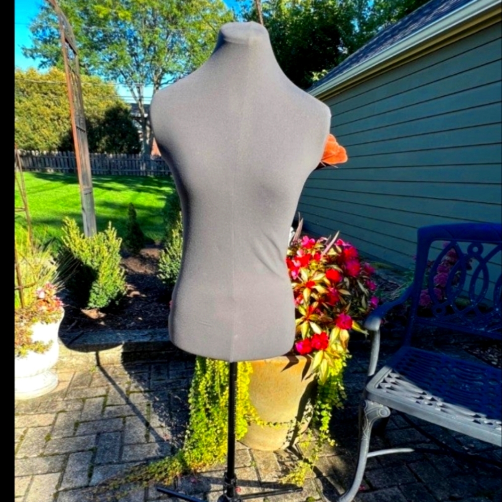 Dress form mannequin